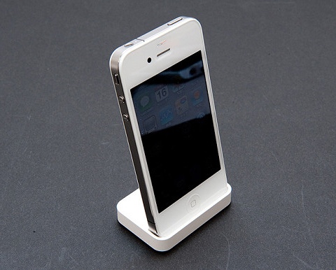 black iphone 4 white bumper. for the White iPhone 4.
